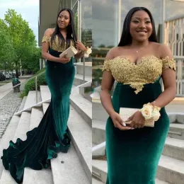 Plus Size Abendkleider aus dunkelgrünem Samt mit goldfarbenen Perlen, schulterfreiem Meerjungfrau-Abschlussballkleid, formelles Partykleid, Robe de