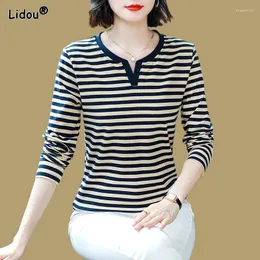 Women's T Shirts Mommy Outfit Spring Autumn V-neck Pullover T-shirt Commuter Fashion Generous Striped Spliced Loose Leisure Long Sleeved