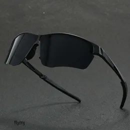 2 pezzi Fashion Luxury Designer Nuovi occhiali da sole per sport all'aria aperta Ciclismo Visiere parasole resistenti agli schizzi Design pieghevole portatile Nato per uso esterno