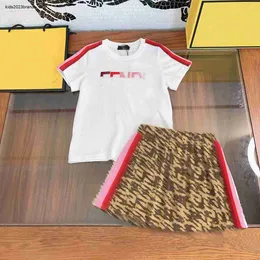 Nowe ubrania dla niemowląt Dostyki letnie sukienka księżniczki Rozmiar 110-160 cm kolorowy litera haftowa dziewczynki T-shirt i spódnica 24MAR