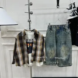 衣料品セット2024春の韓国人の男の子3pcs服セット漫画長袖Tシャツ勾配弾性ウエストジーンズ幼児スーツ