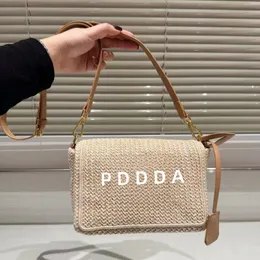 Designer borsa per fotocamera super bella in paglia intrecciata nuova popolare borsa a tracolla singola borsa a tracolla casual e versatile leggera e pratica dimensioni 21 * 14 cm