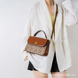 Axelväska designer bästsäljande helt ny mode klassisk liten fyrkantig kvinnors väska högkvalitativ enkel ljus lyx trend handväska crossbody