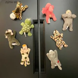 Magneti frigorifero 1 cartone animato grazioso peluche morbido Panda Animal Freezer Strong Magnet Freezer Adesivo per decorazioni per la casa Accessori da cucina souvenir Y240322