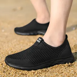 أحذية كبيرة الحجم 48 Running Shoes Summer Men New Men Outdoor Treasable Sports Shoes Nonslip Nonslip Brand Men Water Sneakers أحذية اللياقة البدنية