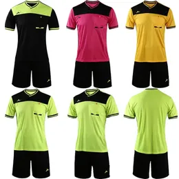 Professionell man domare Uniform Polyester Referee Soccer Jersey Pocket Shorts Thailand Quality Domee Football Jersey Set 240315