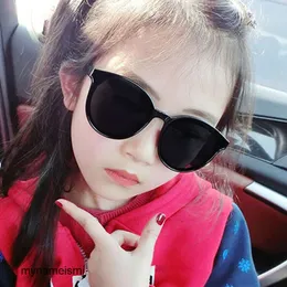 2 PCS Fashion Luxury Designer Childrens Solglasögon Round Frame Boys Childrens Girls Solglasögon Fashion Parent-Child Glasses 2019 Anti UV