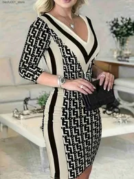 Basic Casual Dresses Womens printed tight fitting dress 2024 spring sticker or sexy V-neck bag buttocks body party mini dress casual long sleeved vest Q240322