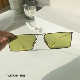 2 Stück Mode-Luxus-Designer Hellgrüne Metallrahmen-Sonnenbrille kleiner Rahmen 2021 neu Netzrot gleiche konkave Sonnenbrille Mode