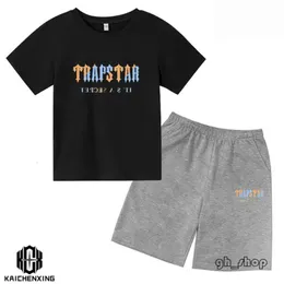 Tシャツ2024夏のトラップスターTシャツキッズボーイズビーチショーツセットストリートウェアトラックスーツ男性女性服の女の子スポーツウェア3327