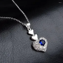 Kedjor Kvinnor Fashion 925 Sterling Silver Pendant Halsband för bröllopstillbehör Romantisk tre hjärtkubiska zirkonhalsband grossist