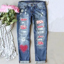 Jeans femininos Valentine Love estampados buracos calças jeans casuais Mod Mom