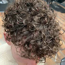 TOUPEEES BROWN BLONDE 20mm curly Human Hair耐久性のある完全な肌のベースPu Toupee for黒人男性交換システム男性毛細血管補綴