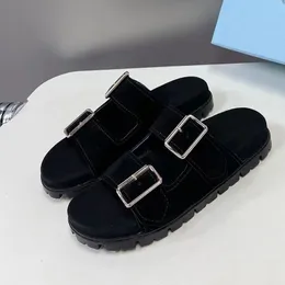 2024 Sommer neu kommen Frauen flache Hausschuhe Runway Designer hochwertige Sue-Leder dicke Sohle draußen zu Fuß weiche Schnalle Dekor Urlaub Strand Flip-Flops