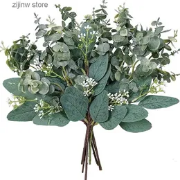 الزهور الخضراء 6pcs eucalyptus الاصطناعية مع ديكور زفاف الفاكهة الأوكالبتوس أوراق النباتات الخضراء زهرة فلور ديكور ديكور y240322