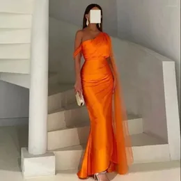 Runway Dresses Luxury Orange Mermaid One Shoulder aftonklänning med Cape Sleeve Satin Formell tillfälle Party Vestidos de Noche