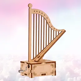 A harpa da caixa de música do Handwork das estatuetas decorativas dá forma de madeira montada para crianças