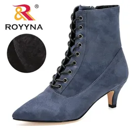 Royyna estilo botas de tornozelo mulheres saltos apontados dedo do pé botas ocidentais senhoras alta superior rebanho curto pelúcia sapatos de inverno feminimo 240307
