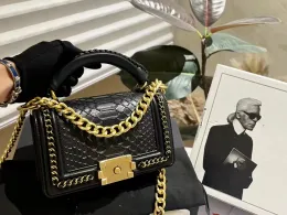 Lyxväska design handväska kvinnor mode axel väska klassisk kryddig mamma väskor premium python mönster original 18k förgylld super mångsidig handhållen crossbody väska