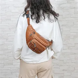 ウエストバッグ2024ビンテージ女性バッグPUレザージッパー調整可能な女性シュルダーファッション携帯電話ホルダー女性パック財布