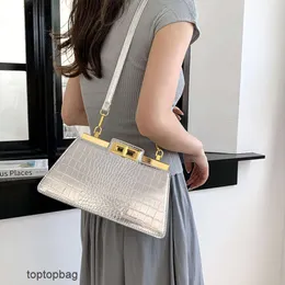 Designer Luxury Fashion Shoulder Bags French Fashion Nisch Design 2023 Ny kvinnors väska Trend Single Shoulder Crossbody Womens Bag