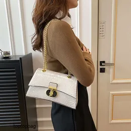 Designer Luxury fashion Tote bags Fashionable chain buckle bag with ins snake pattern design for a stylish one shoulder crossbody hourglass bag