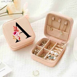 مربعات المجوهرات رسالة A-Z Mini Jewelry Jewelry Box Box Box Ring Ring Lipstick Storage Box Gift for Bridesmaids L240323