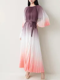 カジュアルドレス高品質の日本のニッチデザイナーラグジュアリーレディシーサイド雰囲気エレガント徐々にプリーツドレス