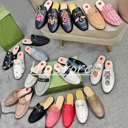 Mules Leather Slipper 100％本物のレザーデザイナーシューズサイズ35-41女性Jacquardレザースリッパジャンボロゴキャンバスフラットシューズプリンセスサンダル