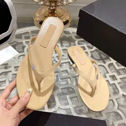 High quality women's slippers Summer Fashion designer leather comfortable flip-flops Designer women's beach shoelaces buckle sheepskin sandals strap box