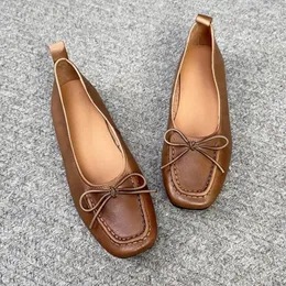 Sıradan ayakkabılar johnature retro kadınlar gerçek deri daireler 2024 el yapımı sığ yumuşak taban kare ayak parmağı kayma loafers