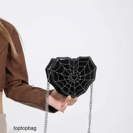 Projektant luksusowy modny torby na ramię Modna mała torba 2024 Korea Południowa Nowy trend motocykl brzoskwini fan serca wszechstronna torba kobiet