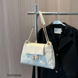 Borse tote di moda di lusso firmate Portafogli Borsa quadrata piccola con design a piccola folla 2023 Nuova tendenza della moda Borsa a tracolla singola versatile ed elegante per donna