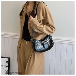 Tasarımcı Lüks Moda Tote Çanta Cüzdanları Fransız Niş Tasarım Motosiklet Eyer Çantası 2024 Yeni Moda ve Modaya uygun tek omuz Crossbody Womens Bag