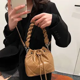 Designer Luxury fashion Cross Body bagsKorean Fashion New Lingge Bucket Bag 2024 Versatile Western Style One Shoulder Diagonal Straddle Womens Bag