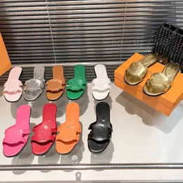 Platta sandles glider sandaler berömda designer kvinnor isola väckelse låsta lägenheter mulor tofflor läder låg häl sandal skjutreglage sandale kvinnor sommar flip flops skor