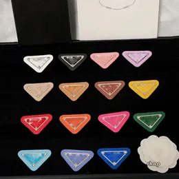 Designer Pra Candy Color Brooch Pins Temperament Letters Badge Clothes Bag Triangle Brooches Jewelry Gift Accessories 1065