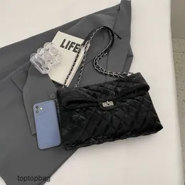 Designer Luxury fashion Shoulder bags New Lingge Chain Womens Bag Instagram Korean Edition Fashionable and Versatile Western Style Single Shoulder Crossbody Post