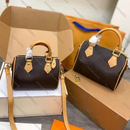 Designer handväska 16 20 cm kvinnor lyx varumärke äkta läder toppkvalitet crossbody mini mjuk cowhide axelväska mode telefon plånböcker plånbok