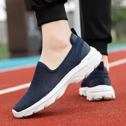 Casual Shoes Summer Men Mesh Running Sneaker Fitness Sport Light Bekväm andas Svart Walking Big Size 39-45 Loafers