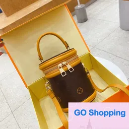 Deisgner Trendy Buck Bag Doku Basılı Omuz Çantası Retro Kolay Eşleşen Crossbody Çantalar Toptan