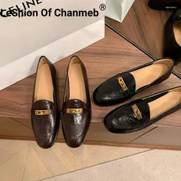 Casual Shoes Leshion of Chanmeb Women Sheepskin Loafers Luxury Designer Metal Shark Lock Flats Slip-On Leisure Woman Spring 33-41