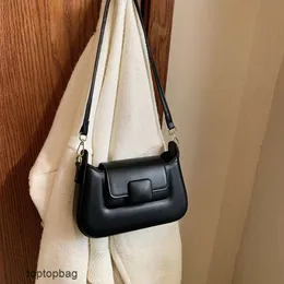 Tasarımcı lüks moda omuz çantaları Kore niş tasarım moda küçük kare çanta 2023 yeni trend çok yönlü tek omuz crossbody bayan çanta