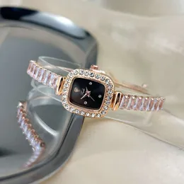 Nowy kwadratowy kwarcowy kwarc wyciągany lekki luksusowy zegarek, biżuteria damska i akcesoria Wszechstronny zegarek