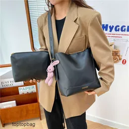 Designer Luxury fashion Cross Body bagsKorean version trendy new minimalist bucket bag with large capacity and elegant feeling one shoulder crossbody womens bag