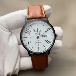 Nuovo orologio da uomo di vendita caldo con cintura alla moda e per il tempo libero, regalo al quarzo per affari