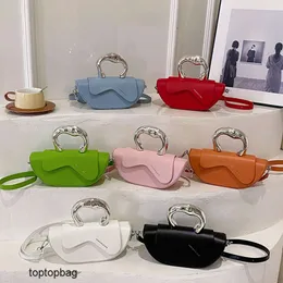 Designer Borse a tracolla moda di lusso Borsa da donna 2024 Borsa da donna portatile a conchiglia pressata moda Instagram Coreano Versatile Colore caramella Borsa a tracolla singola W