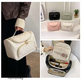 Designer Luxury fashion Tote bags 2024 New Fashion Trend Lingge Handheld Zipper Makeup Bag with Large Capacity and Elegance for Women