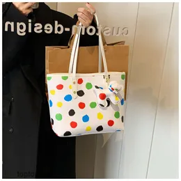 Designer Luxury Fashion Evening Bags New Womens Bag 2024 Enkel och fashionabla polka Dot Tote Bag stor kapacitet en axel daglig pendlarväska