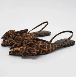 Summer Sandalswomen's Leopard Print Flat Shoes Casual Sandals Bow Flat Shoes Bekväma icke-halkskor Kvinnor Nya stil Flat Sandals